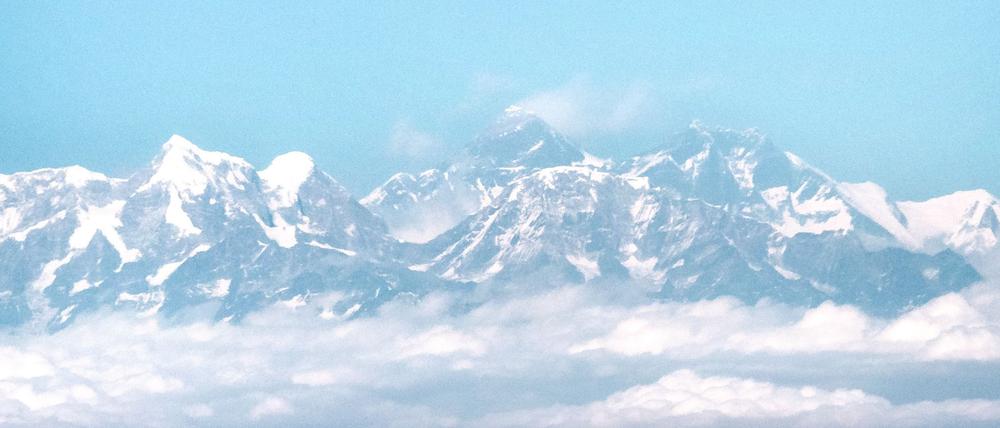Blick auf das Himalaya-Gebirge mit dem Mount Everest. (Bild Archiv)