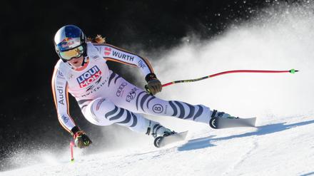 Emma Aicher belegt beim Abfahrtsrennen im alpinen Ski-Weltcup überraschend den zweiten Platz. 