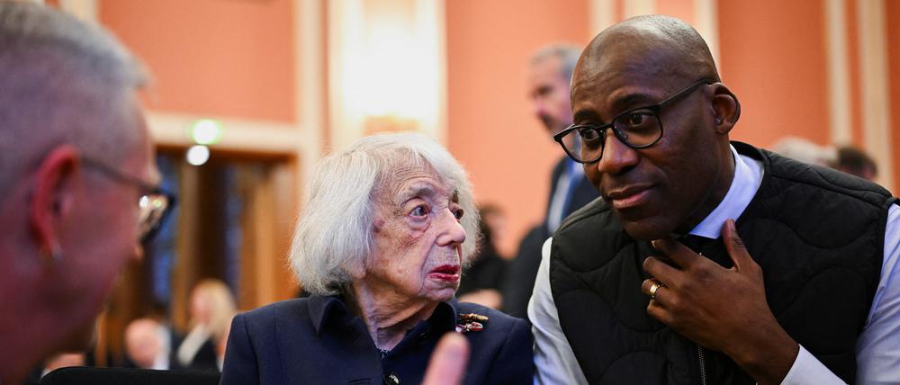 Kultursenator Joe Chialo mit Margot Friedländer, Überlebende des Holocaust und Berliner Ehrenbürgerin