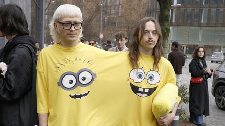 Joost Klein und Tommy Cash bei der Fashion Week in Paris. 