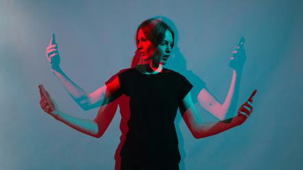 Videos, in denen Frauen als „Parasiten“ oder Unterdrücker dargestellt werden, haben hohe Reichweite. Ein FU-Projekt kartiert diese „Manosphere“.