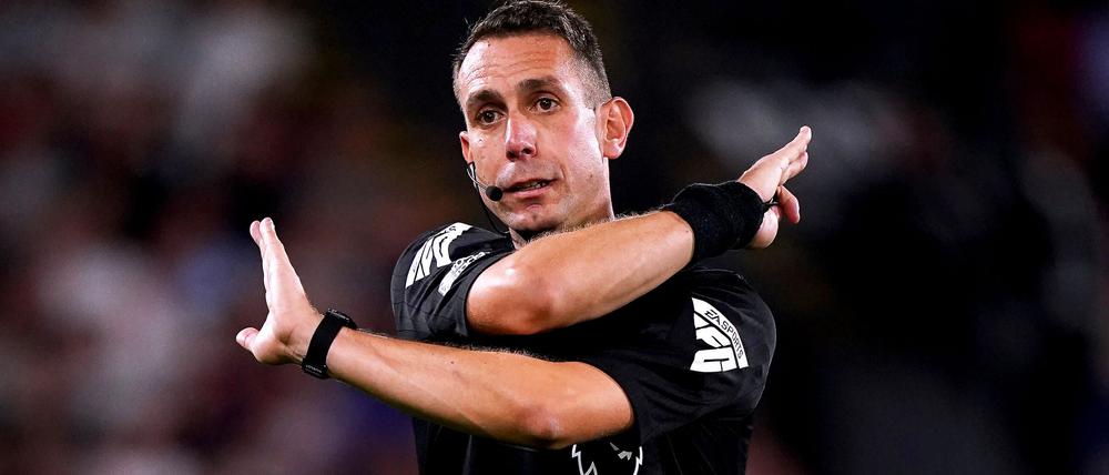 Abpfiff: David Coote wurde von der UEFA als Schiedsrichter gesperrt.