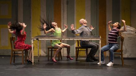 Szenen aus "Travelogue I - Twenty to eight" von Sasha Waltz
