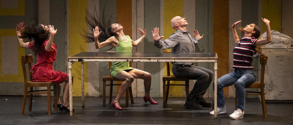 Szenen aus "Travelogue I - Twenty to eight" von Sasha Waltz