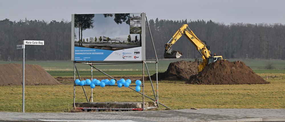 Im Technology Campus des Potsdam Science Park in Golm wird angebaggert. Ein Laborgebäude soll entstehen.