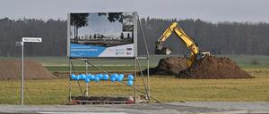 Im Technology Campus des Potsdam Science Park in Golm wird angebaggert. Ein Laborgebäude soll entstehen.