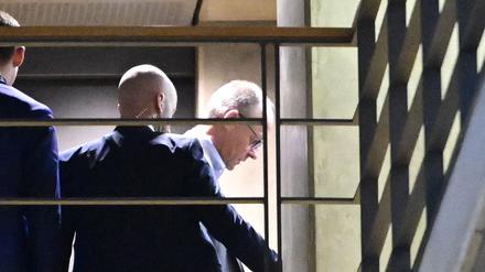 Der CDU-Vorsitzende Friedrich Merz verlässt am 28. Februar 2025 ein Treffen mit Vertretern der SPD.