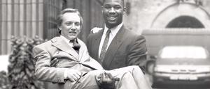 Boxmanager Frank Maloney (links) auf den Armen seines Schützlings Lennox Lewis.