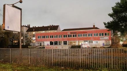 An der Treseburger Straße in Berlin-Charlottenburg soll ein früherer Supermarkt-Parkplatz mit Wohnungen bebaut werden.