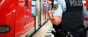 Die Bundesregierung hat die Zahl der Straftaten an Bahnhöfen ausgewertet. (Symbolfoto)