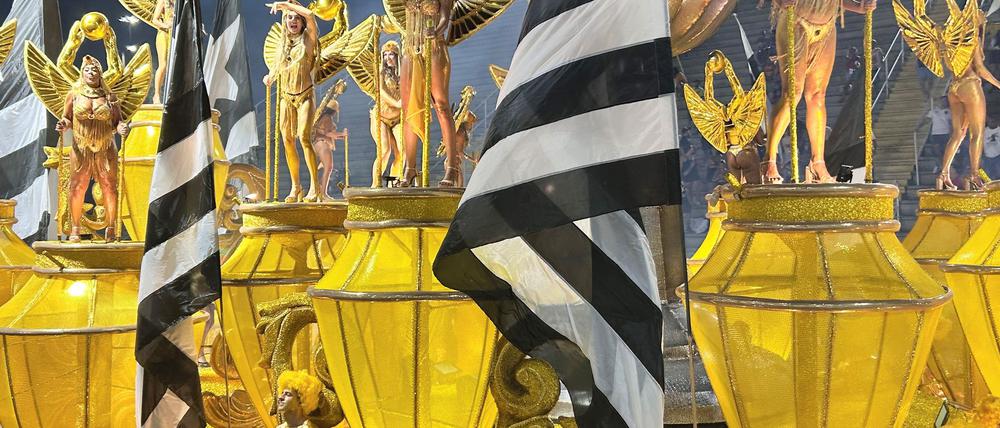 Die Schule „Botafogo Samba Clube“ machte den Anfang beim farbenfrohen Spektakel.
