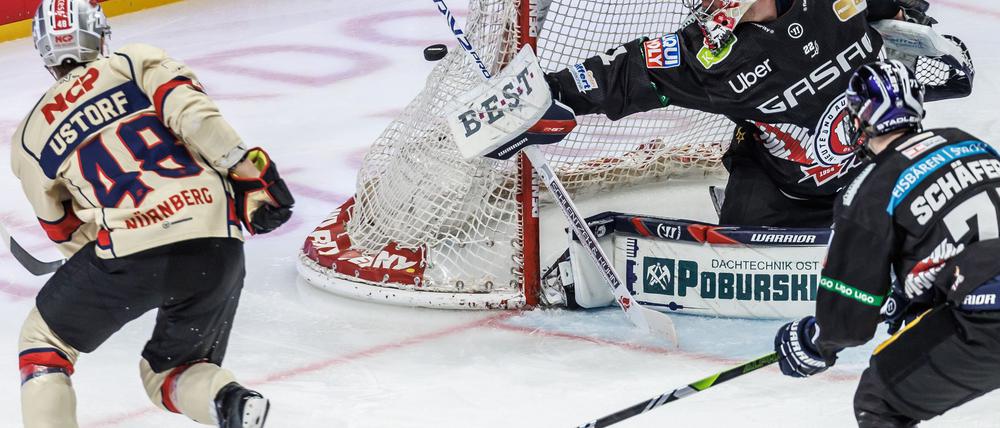Torhüter Jonas Stettmer hatte großen Anteil am knappen Sieg der Eisbären in München.