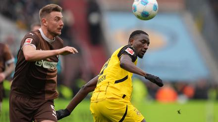 Dortmunds Torjäger Serhou Guirassy (r) legte wieder die Grundlage zum Sieg: Serhou Guirassy. 