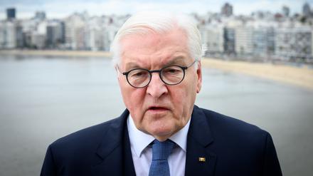 01.03.2025, Uruguay, Montevideo: Bundespräsident Frank-Walter Steinmeier äußert sich bei einem Fernseh-Interview zu seiner Reise und zu den europäisch-amerikanischen Beziehungen nach dem Eklat im Weißen Haus.