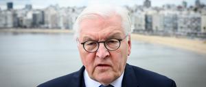 01.03.2025, Uruguay, Montevideo: Bundespräsident Frank-Walter Steinmeier äußert sich bei einem Fernseh-Interview zu seiner Reise und zu den europäisch-amerikanischen Beziehungen nach dem Eklat im Weißen Haus.