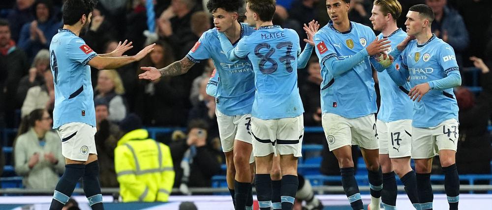 Traf nach Rückstand zweimal für Manchester City: Nico O'Reilly (2.v.l) 