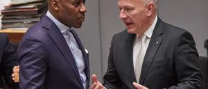 Keine Angst vor „Projektitis“: Kultursenator Joe Chialo (CDU) mit dem Regierenden Bürgermeister (rechts).