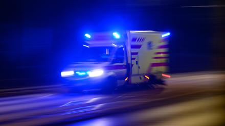 Eine 80-Jährige wurde nach einem Verkehrsunfall schwer verletzt ins Krankenhaus gebracht. (Symbolbild)