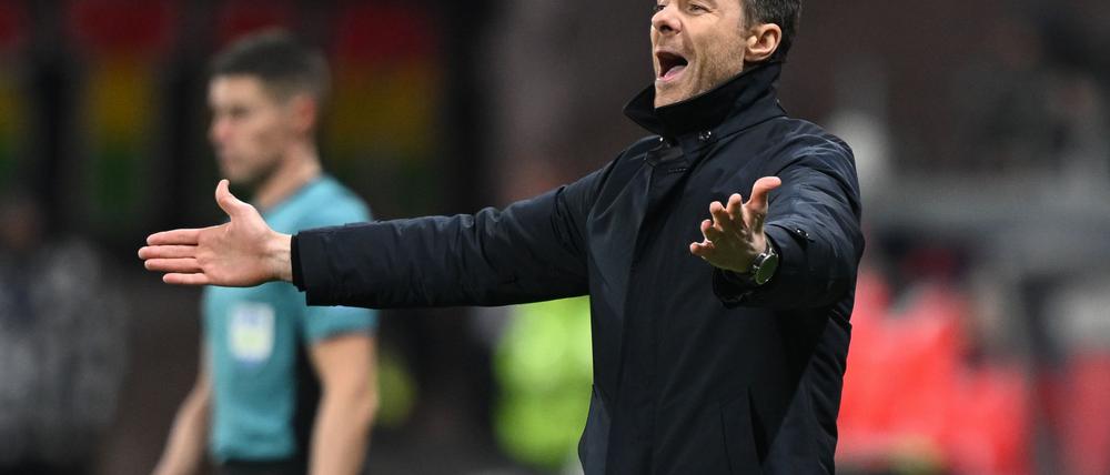 Leverkusens Trainer Xabi Alonso sieht sich vor dem Champions-League-Duell mit dem FC Bayern München in der Favoritenrolle.