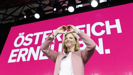 Die liberalen Neos segnen als letzter Partner die Dreier-Koalition von ÖVP, SPÖ und Neos in Österreich ab 