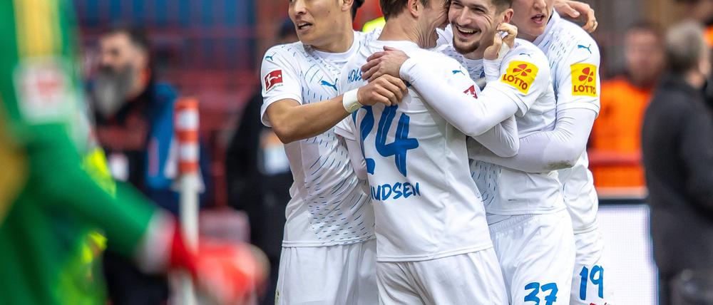 Kiel feiert den ersten Auswärtssieg der Saison.