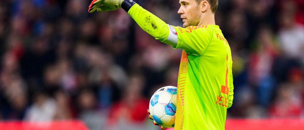 Manuel Neuer und seine Torhüter-Kollegen dürfen den Ball bald zwei Sekunden länger in ihren Händen halten.