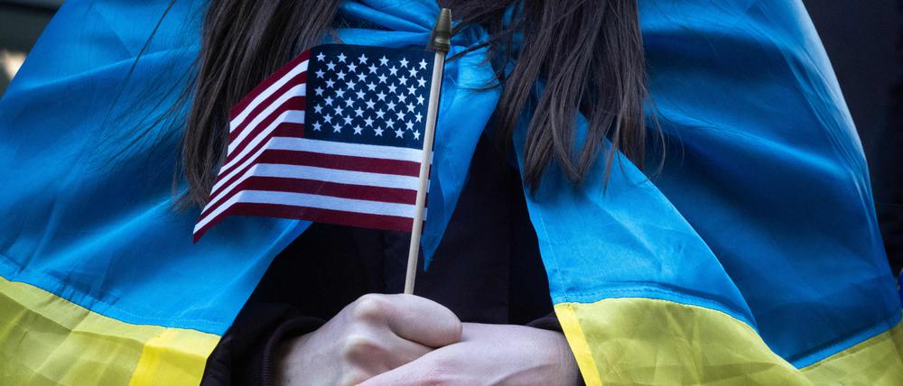 Teilnehmerin einer Ukraine-Demo in Chicago (Symbolbild)