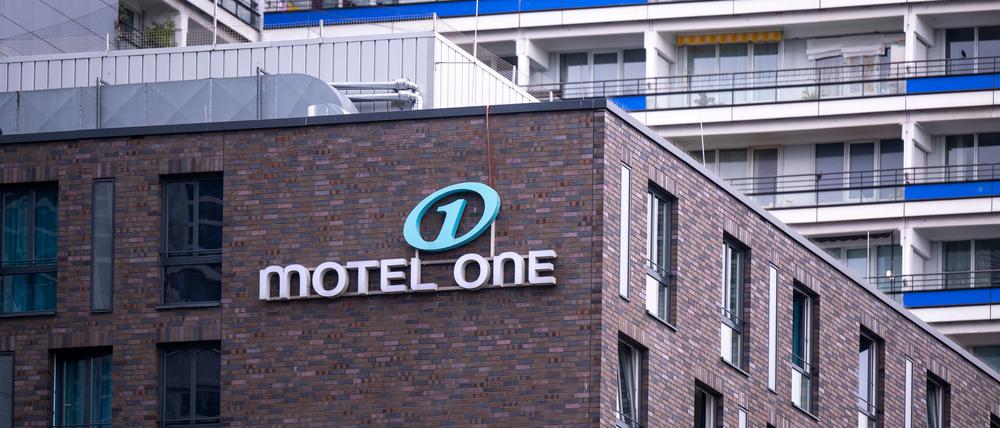 Ein Motel One in Berlin - inzwischen gibt es 99 Häuser in 13 Ländern. (Archivbild)