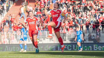 Unions Kapitänin Lisa Heiseler kämpft mit ihrem Team und den Aufstieg in die Erste Bundesliga.