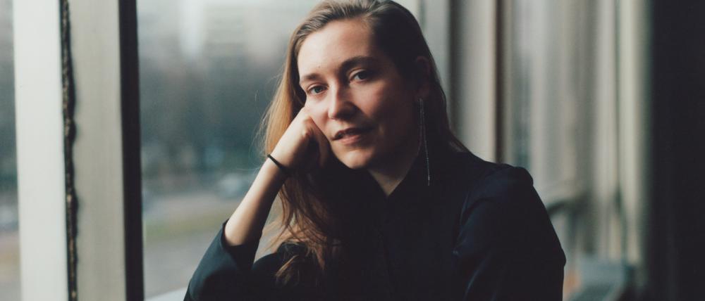 Regisseurin Clara Stella Hüneke stammt aus Frankfurt am Main und wohnt seit rund zehn Jahren in Berlin.