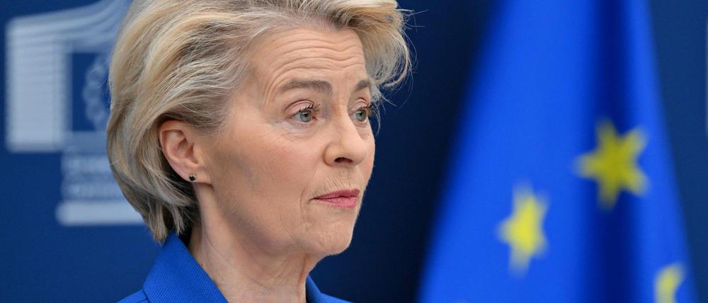 Die Präsidentin der Europäischen Kommission Ursula von der Leyen gibt eine Pressekonferenz zum „Verteidigungspaket“ am Sitz der EU-Kommission in Brüssel am 4. März 2025.