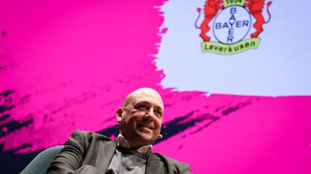 Leverkusens Geschäftsführer Fernando Carro blickt auf das Champions-League-Duell gegen den FC Bayern München. 