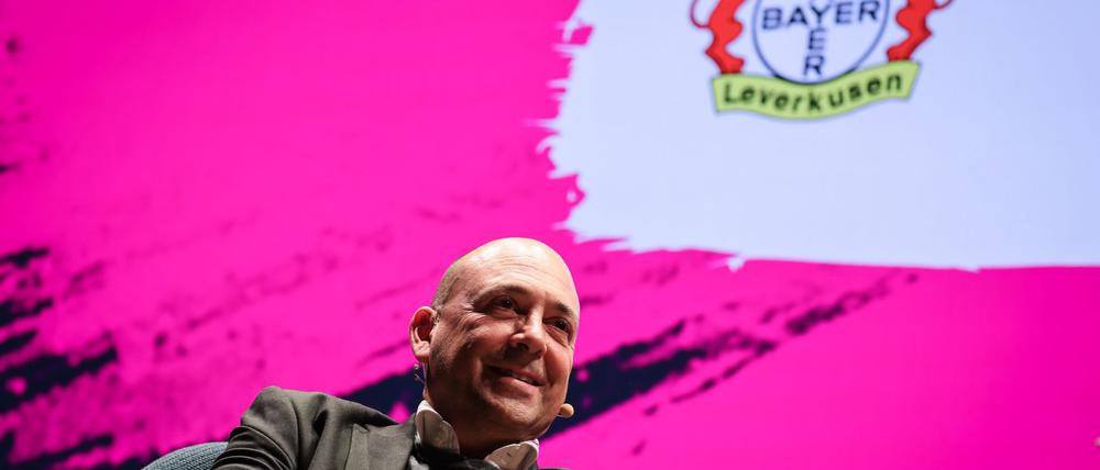 Leverkusens Geschäftsführer Fernando Carro blickt auf das Champions-League-Duell gegen den FC Bayern München. 