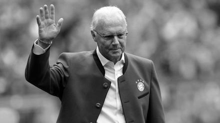 Besondere Ehre in der Allianz Arena für Franz Beckenbauer.