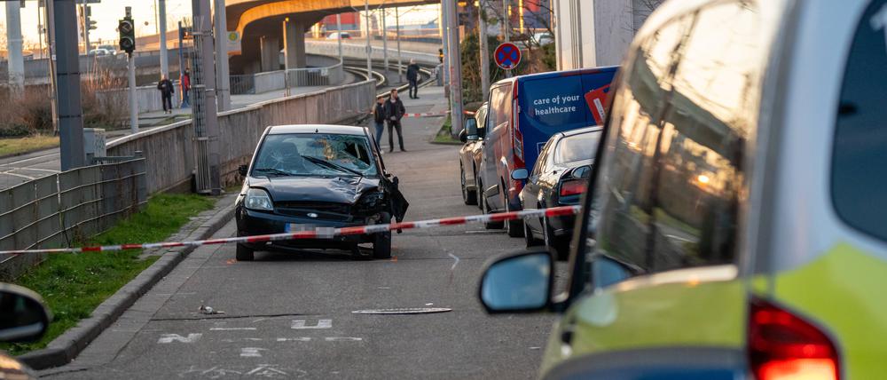 In Mannheim ist am Rosenmontag ein Autofahrer in eine Einkaufsmeile gerast, zwei Menschen starben.