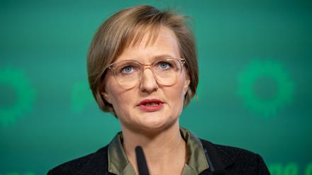 Grünen-Vorsitzende Franziska Brantne fordert das ursprünglich noch von der Ampelregierung geplante Hilfspaket für das von Russland angegriffene Land freizugeben.