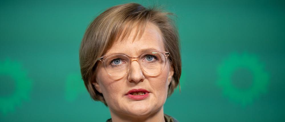 Grünen-Vorsitzende Franziska Brantne fordert das ursprünglich noch von der Ampelregierung geplante Hilfspaket für das von Russland angegriffene Land freizugeben.