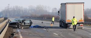 Bei Unfällen auf der A1 nahe Osnabrück sind drei Menschen gestorben. 