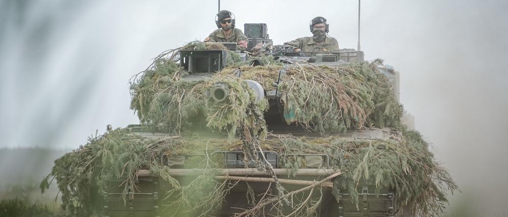 Ein Leopard-2-Kampfpanzer der Bundeswehr. 