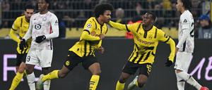 Karim Adeyemi trifft zur Führung von Borussia Dortmund.