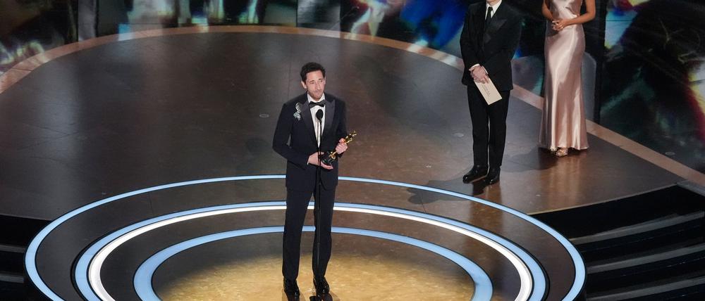 Adrien Brody bedankte sich ausführlich auf der Oscar-Bühne. 