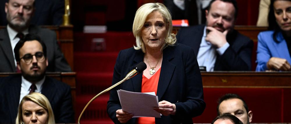 Marine Le Pen bei einer Rede vor der französischen Nationalversammlung.