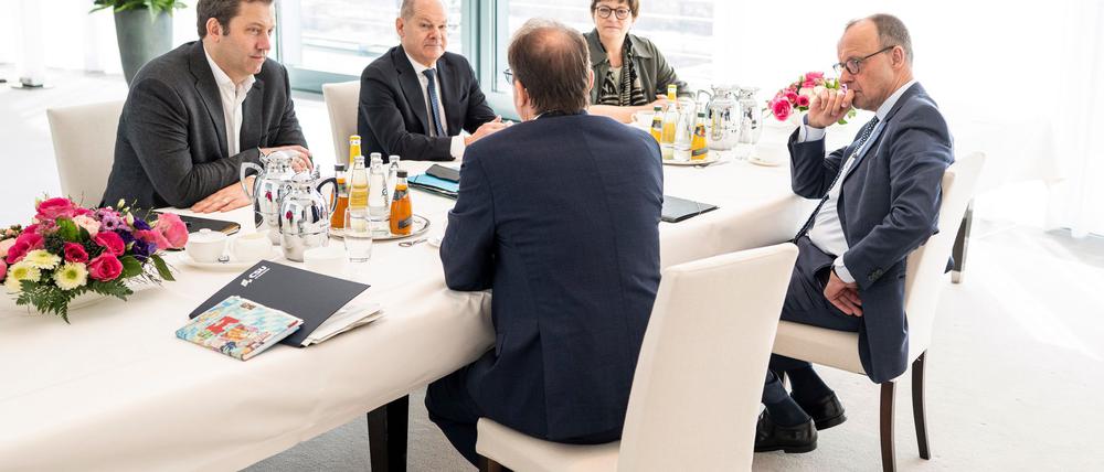 Verhandler von Union und SPD tauschten sich mit Kanzler Scholz aus. (Foto Handout)