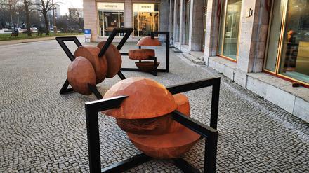 Kunstwerke aus der Ukraine in der Karl-Marx-Allee.