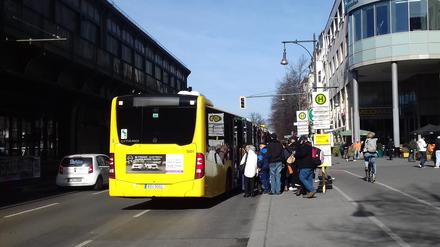 Ersatzbus der Tramlinie M1.