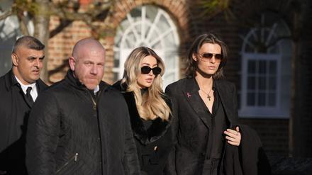 Kate Cassidy (2. v. r.) tut sich immer noch schwer damit, den Tod Liam Paynes zu akzeptieren. (Archivfoto)