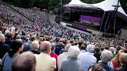 Die Berliner Philharmoniker spielen einen Zusatztermin zum Saisonabschluss. (Archivbild)