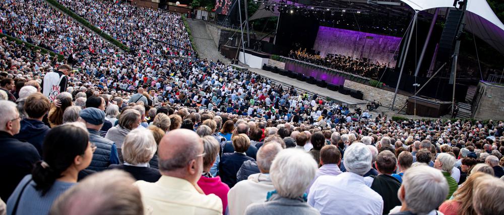 Die Berliner Philharmoniker spielen einen Zusatztermin zum Saisonabschluss. (Archivbild)