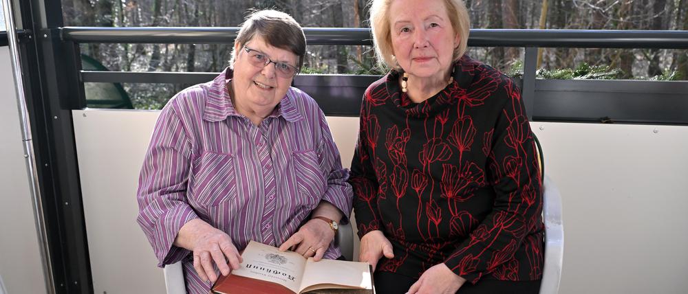 Christa Anders (links) hat mit ihrem Kulturbuddy Bettina Stüwe schon viele Kulturveranstaltungen besucht. 