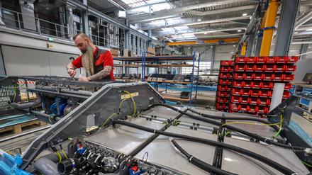 Eine Brennstoffzellenfabrik. In diesen Anlagen wird an mehreren Stellen Temperaturmesstechnik benötigt.